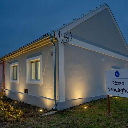 아파트 Rozsa Vendeghaz Kastelyosdombo