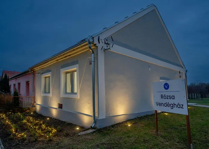 아파트 Rozsa Vendeghaz Kastelyosdombo